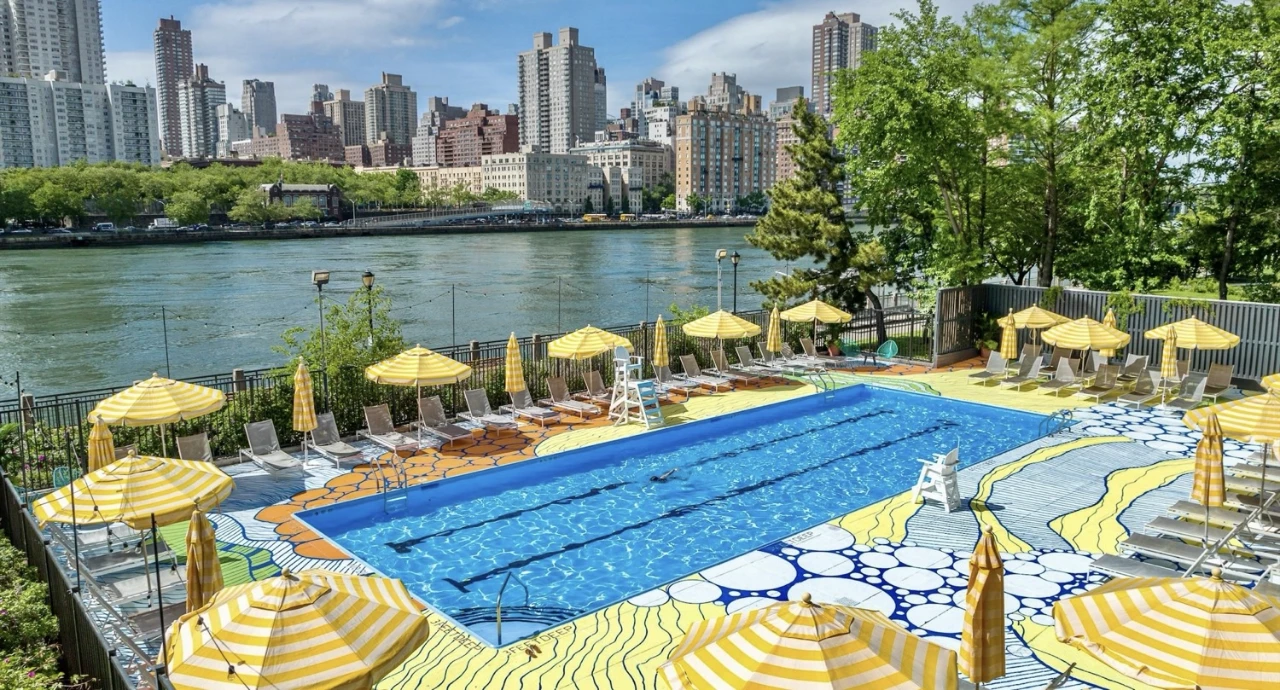 Manhattan Park Pool on Roosevelt Island